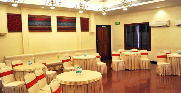 Abbott Hotel Нави Мумбаи Экстерьер фото